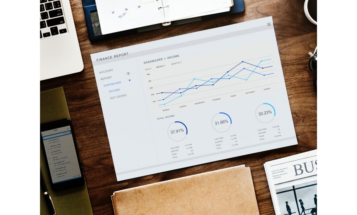 laptops analysis chart business desk work