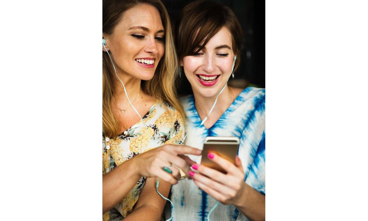laddy women woman mobile cell phone music beautiful earphone computer